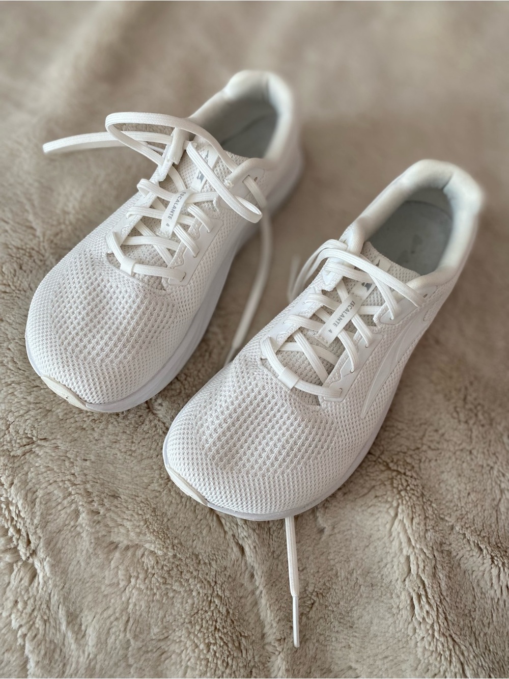 Altra women’s Escalante 4 white running/ walking sneakers